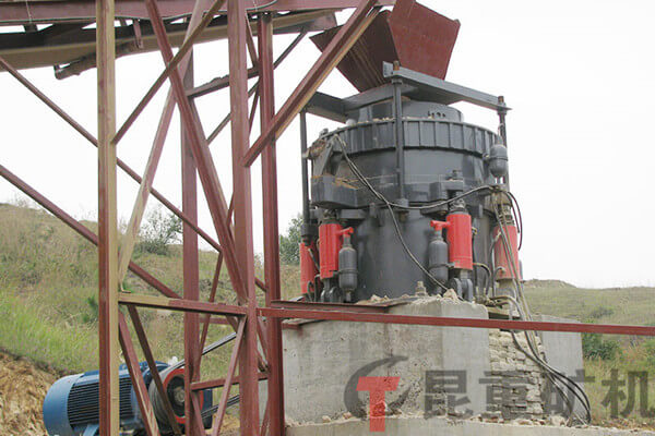 液壓多缸圓錐破碎機(jī)現(xiàn)場